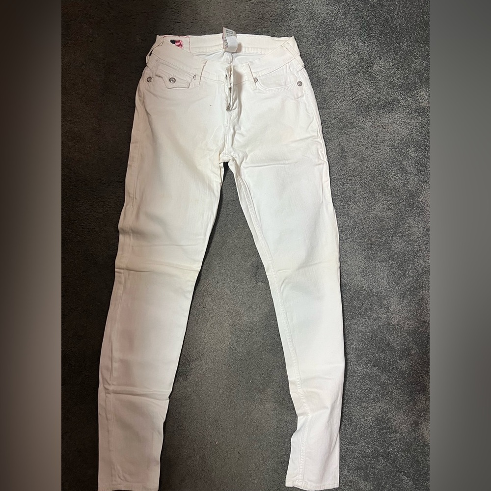 Jeans with rhinestone buttons